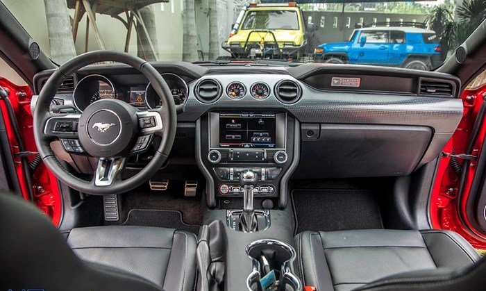 Đánh giá nội thất xe Ford Mustang 2015
