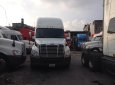 Xe tải 10000kg  Freightliner 2011 - Đầu kéo Mỹ máy Cummins màu trắng, giá bán chỉ hơn tỷ