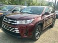 Toyota Highlander LE 2.7L 2017 - Bán xe Toyota Highlander LE 2.7L 2017, màu đỏ nội thất kem giao ngay
