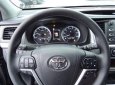 Toyota Highlander LE 2017 - Bán xe ô tô Toyota Highlander LE 2017, màu trắng nội thất kem giao ngay