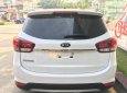 Kia Rondo 2.0 GAT  2017 - Cần bán Kia Rondo GAT, màu trắng- Hỗ trợ đăng kí Grab, Uber, hỗ trợ vay 80% kể cả hồ sơ khó- LH: 0901.078.222-Quang