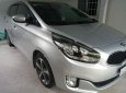 Kia Rondo GAT 2.0AT 2016 - Bán Kia Rondo GAT 2.0AT đời 2016, màu bạc xe gia đình giá cạnh tranh