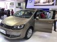 Volkswagen Sharan   AT 2017 - Bán xe Volkswagen Sharan AT đời 2017, màu vàng