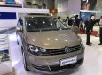 Volkswagen Sharan   AT 2017 - Bán xe Volkswagen Sharan AT đời 2017, màu vàng