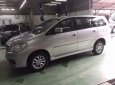 Toyota Innova E 2014 - Cần bán Toyota Innova E đời 2014, màu bạc số sàn, giá 670tr