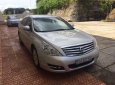 Nissan Teana 2010 - Cần bán gấp Nissan Teana đời 2010, màu bạc xe gia đình