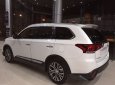 Mitsubishi Stavic 2.0 CVT 2016 - Cần bán xe Mitsubishi Outlander 2.0 CVT model 2017, màu trắng, có trả góp 0906.884.030