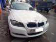 BMW 323i 2017 - Cần bán gấp BMW 323i sản xuất 2017, màu trắng, nhập khẩu nguyên chiếc