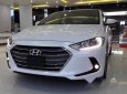 Hyundai Elantra 2017 - Bán Hyundai Elantra đời 2017, màu trắng