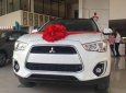 Mitsubishi Outlander Sport Sport 2.0CVT Premium 2017 - Bán Mitsubishi Outlander Sport Sport 2.0CVT Premium đời 2017, màu trắng, 885tr