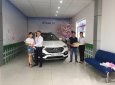 Hyundai Santa Fe 2017 - Cần bán xe Hyundai Santa Fe đời 2017, màu trắng