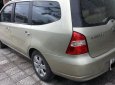 Nissan Grand livina  MT 2011 - Cần bán gấp Nissan Livina 2011, màu vàng cát, còn mới