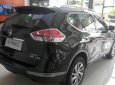 Nissan X trail 2.5 SV 2017 - Nissan X-Trail 2.5 Full Option 2017 màu xanh oliu, giảm 200tr. Xe giao ngay