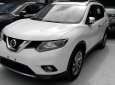 Nissan X trail 2.5 SV 2017 - Nissan X-Trail 2.5 Full Option 2017 màu trắng, giảm 200tr. Xe giao ngay