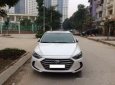 Hyundai Elantra 2016 - Bán xe Hyundai Elantra đời 2016, màu trắng số tự động