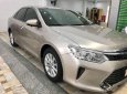 Toyota Camry  2.0 E 2015 - Bán xe Toyota Camry 2.0 E năm 2015, màu ghi vàng