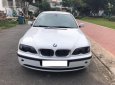 BMW 3 Series 318i 2005 - Cần bán xe BMW 3 Series 318i năm 2005, màu trắng xe gia đình