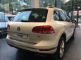 Volkswagen Touareg 2017 - Bán xe Volkswagen Touareg sản xuất 2017 màu trắng, giá 2 tỷ 499 triệu, nhập khẩu, trả góp 0% lãi suất