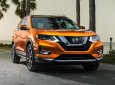 Nissan X trail 2.0 SL 2017 - Bán ô tô Nissan X Trail 2.0 SL đời 2017, màu vàng cam, khuyến mại phụ kiện và tiền mặt