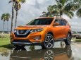 Nissan X trail 2.0 SL 2017 - Bán ô tô Nissan X Trail 2.0 SL đời 2017, màu vàng cam, khuyến mại phụ kiện và tiền mặt