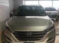 Hyundai Tucson 2018 - Cần bán xe Hyundai Tucson sản xuất năm 2018, màu vàng