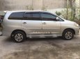 Toyota Innova V 2014 - Cần bán gấp Toyota Innova V đời 2014, màu bạc, giá chỉ 585 triệu