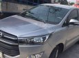 Toyota Innova E 2016 - Bán Toyota Innova E sản xuất năm 2016, màu bạc xe gia đình, giá 686tr