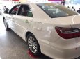 Toyota Camry 2.0 E 2018 - Toyota Tân Cảng bán Camry 2.0 Facelift 2018 màu trắng camay - Tặng bảo hiểm, phụ kiện, trả góp 90%- SĐT 096.77.000.88