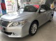 Toyota Camry 2.0E 2014 - Cần bán xe Toyota Camry 2.0E năm sản xuất 2014, màu bạc, hỗ trợ ngân hàng