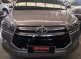 Toyota Innova 2.0V 2017 - Bán xe Toyota Innova 2.0V sản xuất 2017, màu xám số tự động