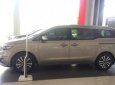 Kia Sedona 2018 - Bán ô tô Kia Sedona năm sản xuất 2018, màu vàng cát