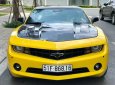 Chevrolet Camaro 2011 - Cần bán gấp Chevrolet Camaro sản xuất 2011, màu vàng, xe nhập