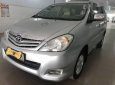 Toyota Innova 2011 - Cần bán gấp Toyota Innova năm 2011, màu bạc số sàn