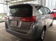 Toyota Innova 2.0E 2017 - Bán Toyota Innova 2.0E 2017, màu nâu số sàn giá cạnh tranh