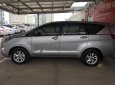 Toyota Innova 2.0E 2017 - Bán Toyota Innova 2.0E 2017, màu nâu số sàn giá cạnh tranh