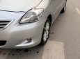 Toyota Vios E 2010 - Cần bán Toyota Vios E 2010, màu bạc xe gia đình