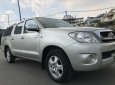 Toyota Hilux 2011 - Hilux ĐK 2011, bán tải 5 chỗ, máy dầu, màu ghi bạc. Nhà mua mới trùm mền ít đi