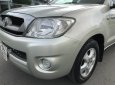 Toyota Hilux 2011 - Hilux ĐK 2011, bán tải 5 chỗ, máy dầu, màu ghi bạc. Nhà mua mới trùm mền ít đi