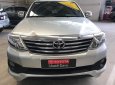 Toyota Fortuner V 4x2 2016 - Bán Toyota Fortuner V 4x2 năm 2016, màu bạc, chạy 23.000km