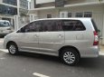 Toyota Innova 2.0E 2014 - Cần bán gấp Toyota Innova 2.0E năm 2014, màu bạc