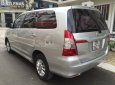 Toyota Innova 2.0E 2014 - Cần bán gấp Toyota Innova 2.0E năm 2014, màu bạc