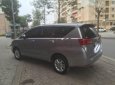 Toyota Innova 2.0E 2017 - Bán Toyota Innova 2.0E năm sản xuất 2017, màu bạc  