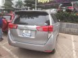 Toyota Innova 2.0E 2017 - Bán Toyota Innova 2.0E năm sản xuất 2017, màu bạc  