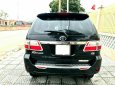 Toyota Fortuner 2010 - Cần bán lại xe Toyota Fortuner màu đen xe gia đình, 568tr