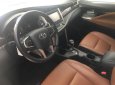 Toyota Innova 2.0V 2017 - Bán Toyota Innova V đời 2017, màu trắng, 900tr