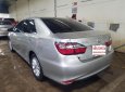 Toyota Camry 2.0E 2016 - Cần bán gấp Toyota Camry 2.0E đời 2016, màu bạc xe gia đình