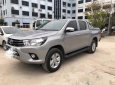 Toyota Hilux   E 2017 - Bán Toyota Hilux E sản xuất 2017, màu bạc ít sử dụng, 645 triệu