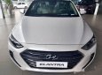 Hyundai Elantra 2.0AT  2018 - Bán xe Hyundai Elantra 2.0AT sản xuất 2018, màu trắng