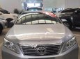 Toyota Camry 2.0E 2014 - Bán xe Toyota Camry 2.0E đời 2014, màu bạc, 820 triệu