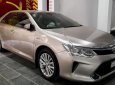 Toyota Camry 2.0E 2017 - Cần bán xe Toyota Camry 2.0E 2017, màu vàng, giá cạnh tranh